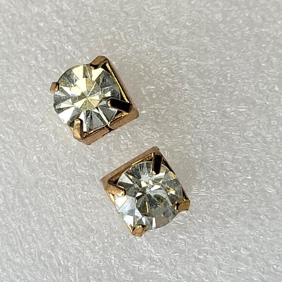 Square Shaped Prong Stud Mini Earrings - Picture 8 of 13